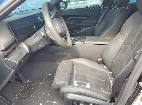 WBA53FJ08SCT65264 2025 BMW 5 SERIES Black Widok wnętrza z przodu