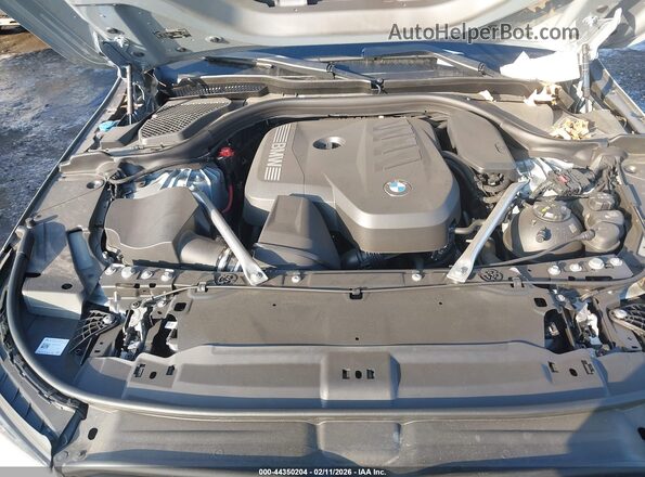 WBA53FJ09SCU17582 2025 BMW 5 SERIES Gray Vista trasera