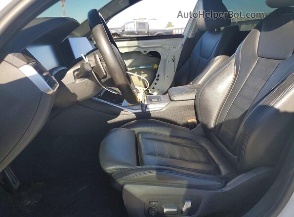 WBA5U7C09LFH15309 2020 BMW M3 White Widok wnętrza z przodu