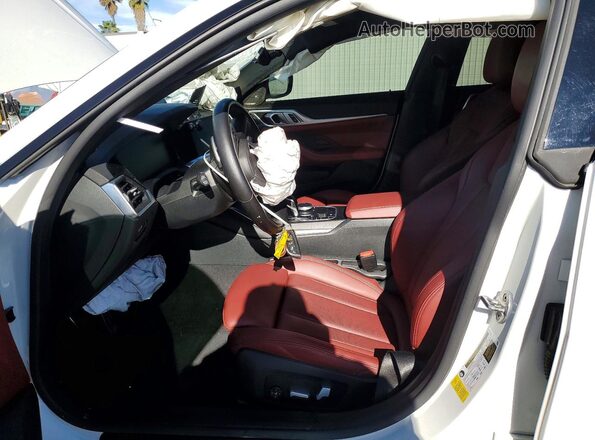 WBA63AV01NFM19105 2022 BMW 4 SERIES White Widok wnętrza z przodu