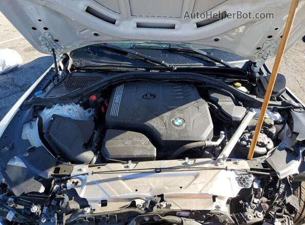 WBA63AV01NFM19105 2022 BMW 4 SERIES White Widok wnętrza z tyłu