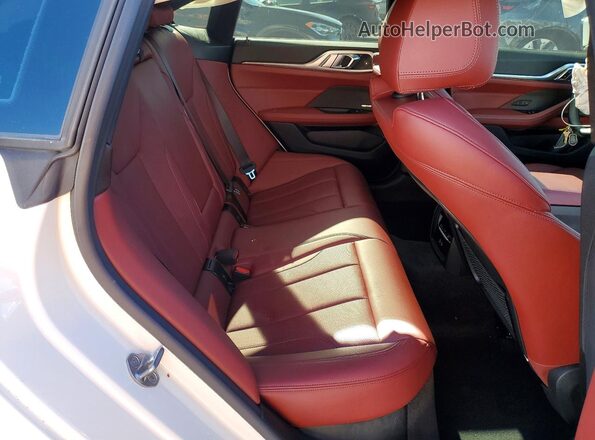 WBA63AV01NFM19105 2022 BMW 4 SERIES White Widok tylnych siedzeń