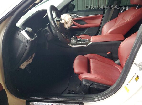 WBA63AV08NFM01555 2022 BMW 4 SERIES White Widok wnętrza z przodu