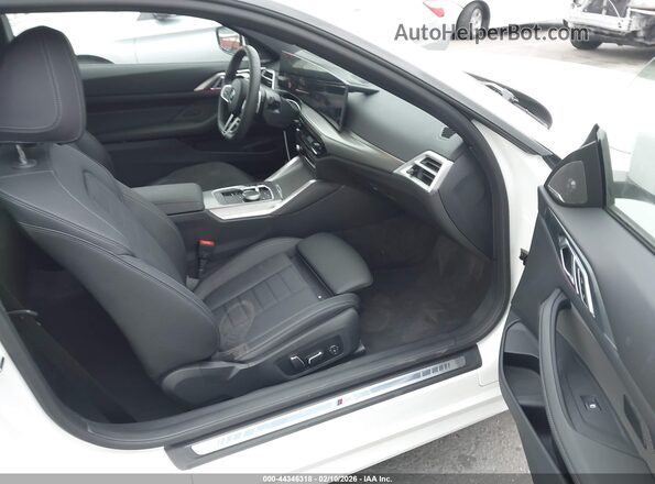 WBA63DA01TCW47773 2026 BMW 4 SERIES White წინა სალონის ხედი