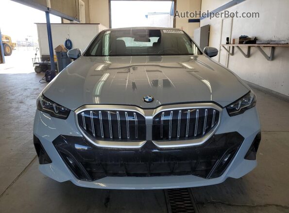 WBA63FJ00RCR70183 2024 BMW 5 SERIES Gray Դիմացի տեսք