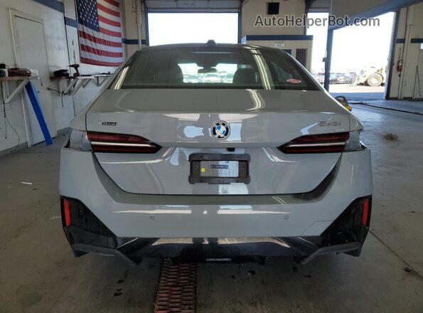 WBA63FJ00RCR70183 2024 BMW 5 SERIES Gray Հետևի տեսք