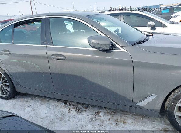 WBA73BJ03NWX39655 2022 BMW 5 SERIES Gray Rear interior view