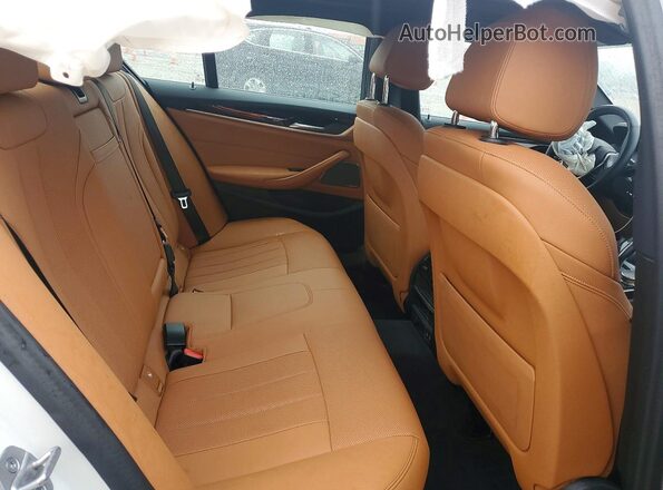 WBA73BJ07PCM55742 2023 BMW 5 SERIES White Vista de los asientos traseros