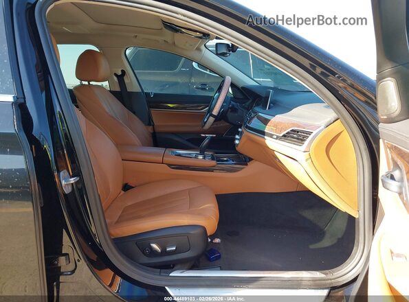 WBA7E2C52HG739745 2017 BMW 7 SERIES Черный Вид салона спереди