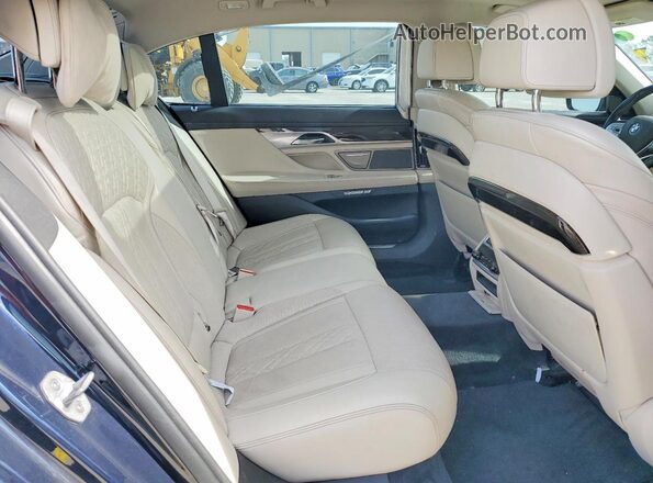WBA7J2C52JB246288 2018 BMW 7 SERIES Blue Widok wnętrza z tyłu