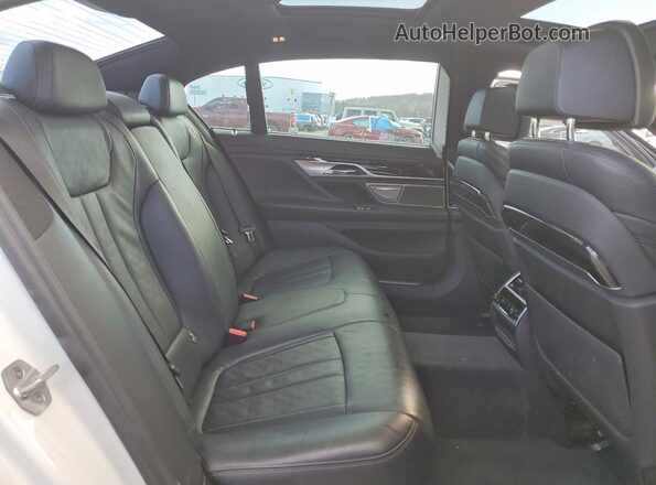 WBA7J2C53JB246297 2018 BMW 7 SERIES White Widok tylnych siedzeń