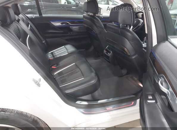 WBA7U2C0XMCF20205 2021 BMW 7 SERIES White Вид наклейки з VIN-кодом