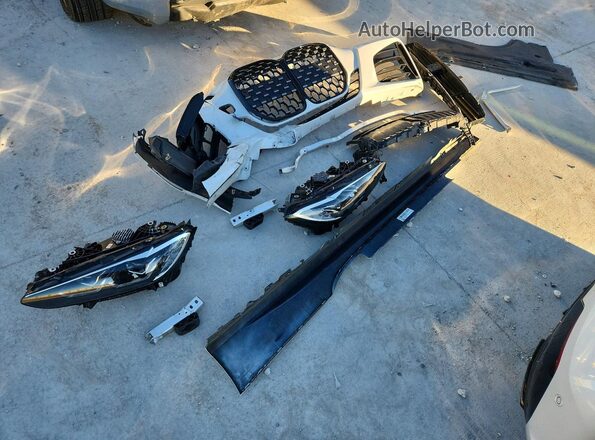 WBA83AP02PCL62987 2023 BMW M4 White Vista del compartimento del motor