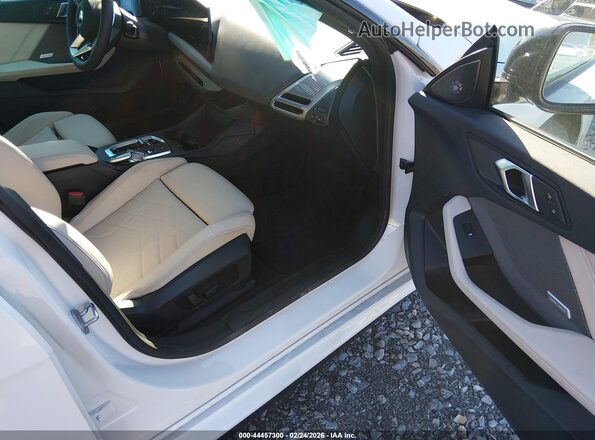 WBA83GG04T7U97684 2026 BMW 2 SERIES Белый Вид салона спереди