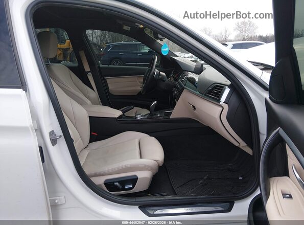 WBA8D9G55JNU69910 2018 BMW 7 SERIES White Front interior view