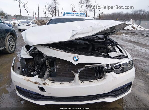 WBA8D9G55JNU69910 2018 BMW 7 SERIES White Rear interior view
