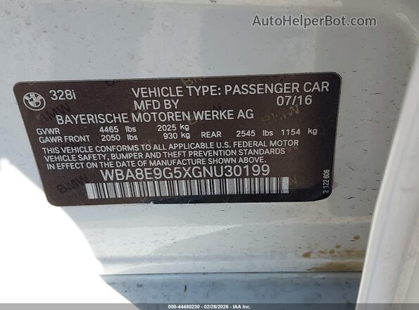 WBA8E9G5XGNU30199 2016 BMW 3 SERIES White Vista del compartimento del motor