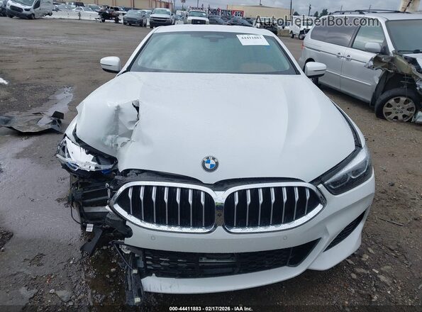 WBAAE2C05NCH79236 2022 BMW 8 SERIES White Widok wnętrza z tyłu