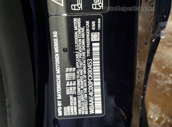 WBAAE4C00PCK80453 2023 BMW 8 SERIES Blue Widok naklejki z numerem VIN