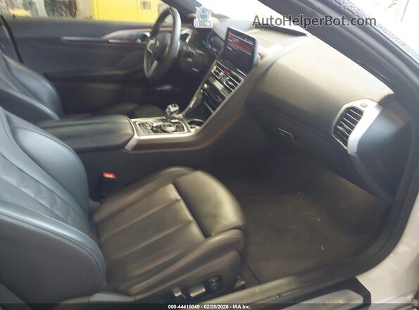 WBABC4C08RCP08444 2024 BMW M8 White Widok wnętrza z przodu