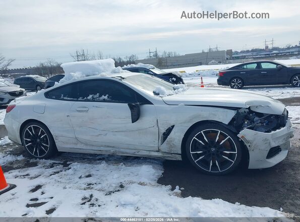 WBABC4C09SCT17583 2025 BMW M8 White Widok wnętrza z tyłu