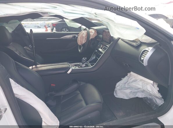 WBABC4C09SCT17583 2025 BMW M8 White Widok wnętrza z przodu