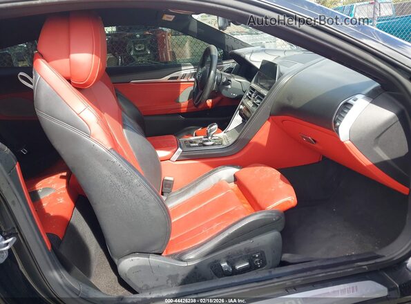 WBABC4C57KBU96370 2019 BMW M8 Black Vista interior delantera