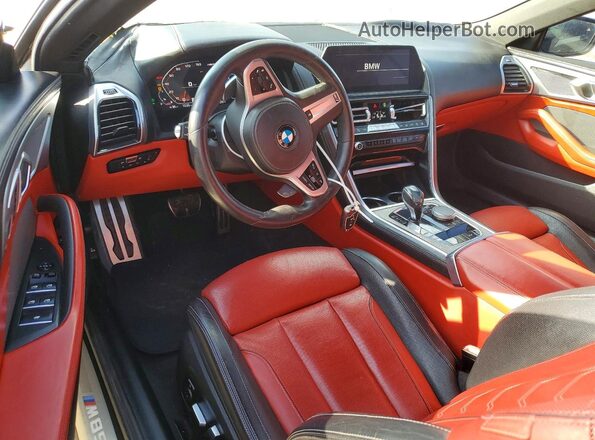 WBAFY4C06LCD38303 2020 BMW M8 White Առջևի վահանակի տեսք