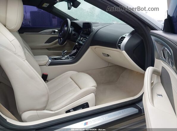 WBAFY4C06PCK42772 2023 BMW M8 Gray Widok wnętrza z przodu