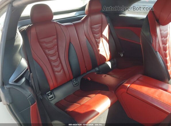 WBAFY4C06PCM58010 2023 BMW M8 White Widok naklejki z numerem VIN