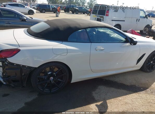 WBAFY4C06PCM58010 2023 BMW M8 White Widok wnętrza 360 stopni