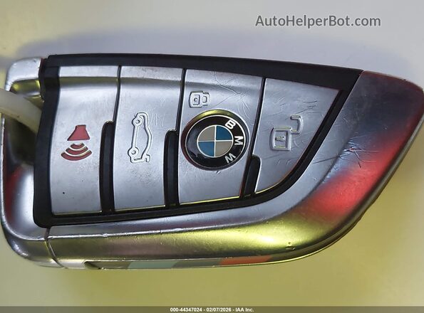 WBAFY4C06PCM58010 2023 BMW M8 White Widok deski rozdzielczej