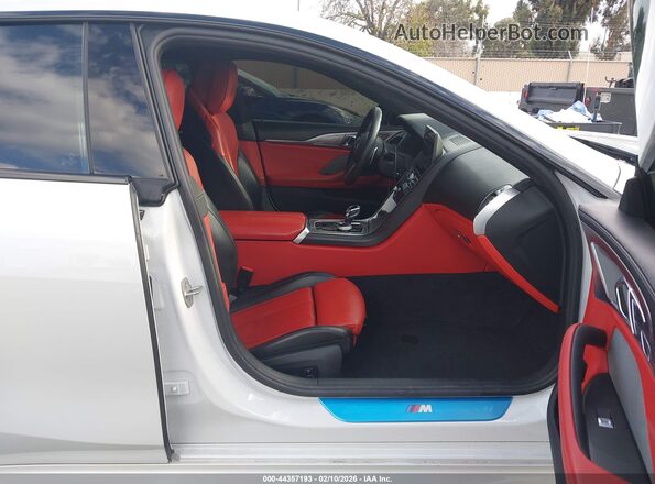 WBAGV2C00PCK39836 2023 BMW 8 SERIES White Սալոնի դիմացի տեսք