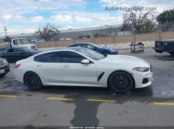 WBAGV2C00PCK39836 2023 BMW 8 SERIES White Սալոնի հետևի տեսք