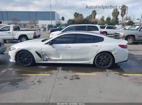 WBAGV2C00PCK39836 2023 BMW 8 SERIES White Սալոնի 360 աստիճան տեսք