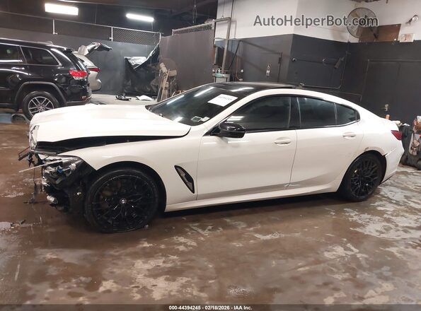 WBAGV2C05LCE34683 2020 BMW 8 SERIES White უკანა სალონის ხედი