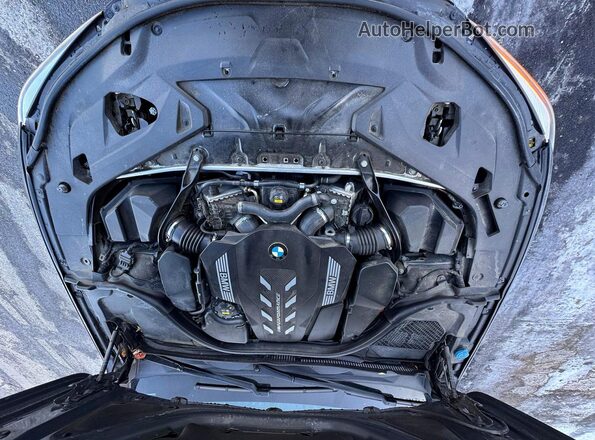 WBAGV8C05LCD99243 2020 BMW M8 Серый Вид панели приборов