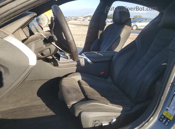 WBAGV8C05NCJ84106 2022 BMW M8 Gray Widok wnętrza z przodu