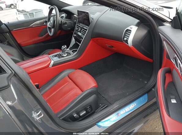 WBAGV8C05SCS58040 2025 BMW M8 Gray წინა სალონის ხედი