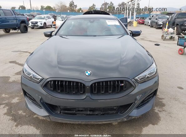 WBAGV8C05SCS58040 2025 BMW M8 Gray ხელსაწყოთა პანელის ხედი