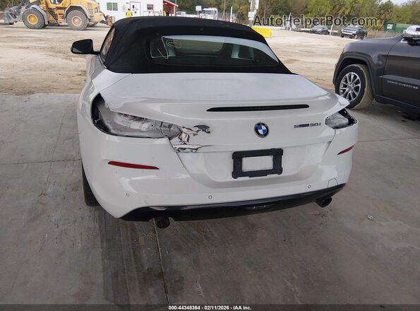WBAHF3C51KWW44002 2019 BMW Z4 White Вид панелі приладів