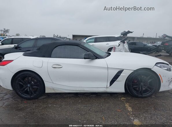 WBAHF9C03NWX82586 2022 BMW Z4 Белый Вид задней части салона