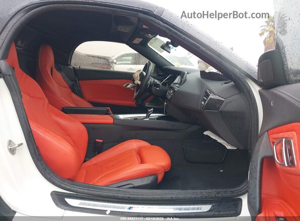 WBAHF9C03NWX82586 2022 BMW Z4 Белый Вид салона спереди