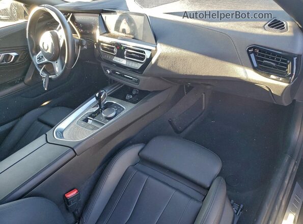 WBAHF9C06SWY40816 2025 BMW Z4 Purple Вид панелі приладів