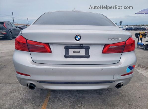 WBAJA9C51JB033458 2018 BMW 5 SERIES Silver Widok z tyłu