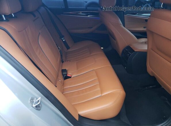 WBAJA9C51JB033458 2018 BMW 5 SERIES Silver Widok tylnych siedzeń