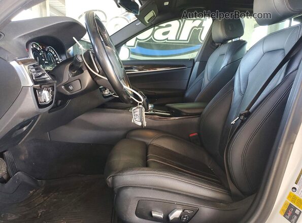 WBAJB1C57JB374801 2018 BMW 5 SERIES Белый Вид салона спереди