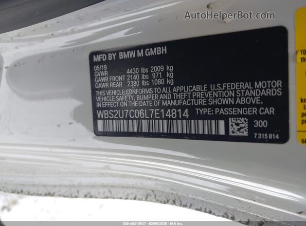 WBS2U7C06L7E14814 2020 BMW M2 White Vista del compartimento del motor