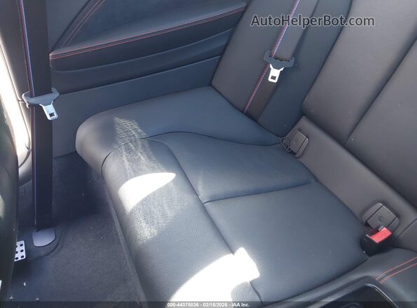 WBS2U7C08L7E69667 2020 BMW M2 White Widok naklejki z numerem VIN