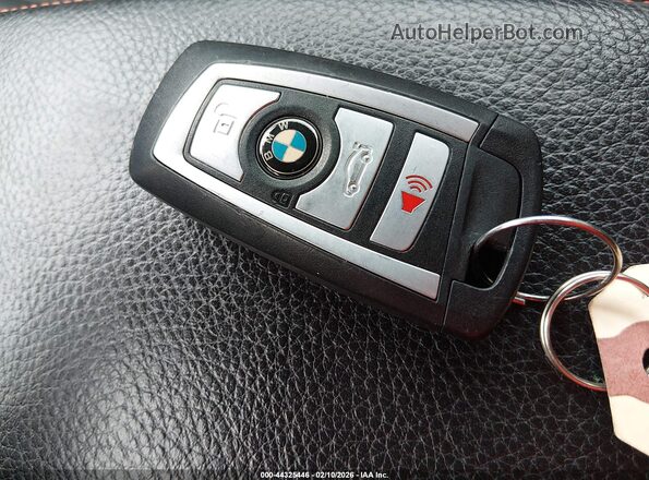 WBS2U7C51K7D42401 2019 BMW M2 Красный Вид панели приборов
